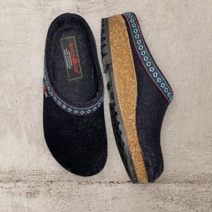 Haflinger unisex-adult GZ Classic Grizzly Clog Size 5.5